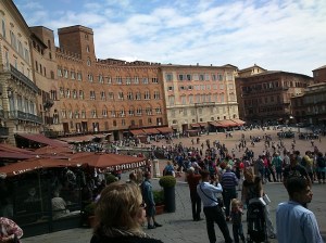 Weekend afternoon in the Piazza