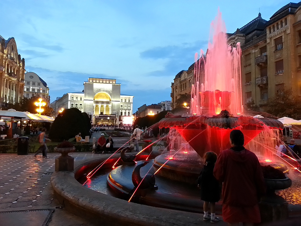 La Pesti in Piata Operei / Downtown Timisoara by night