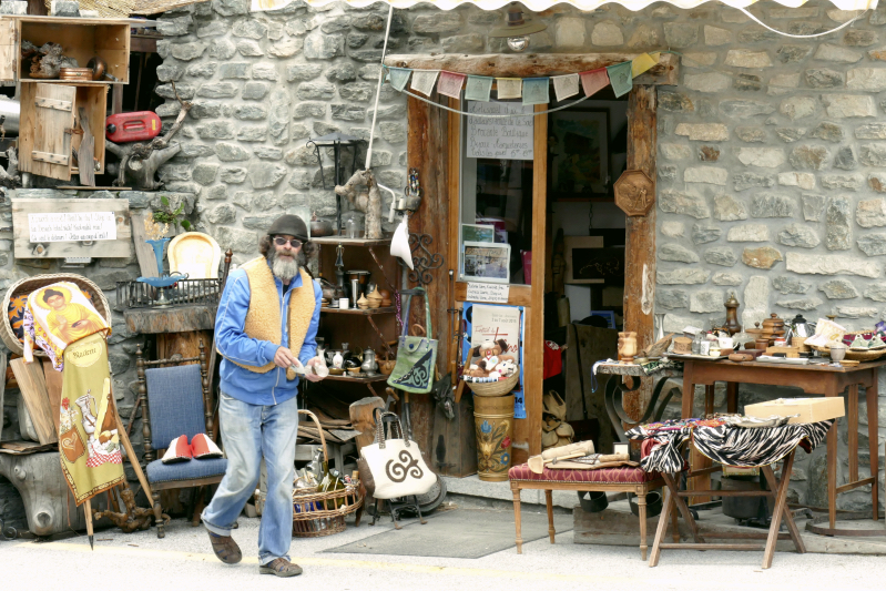 Jumble boutique with kind owner in St. Luc, VS