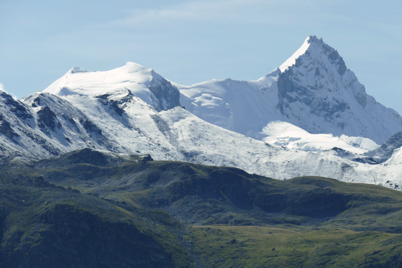 Not far from Matterhorn - Weißhorn (Dent Blanche), Zinalrothorn - view from Tignousa (VS)