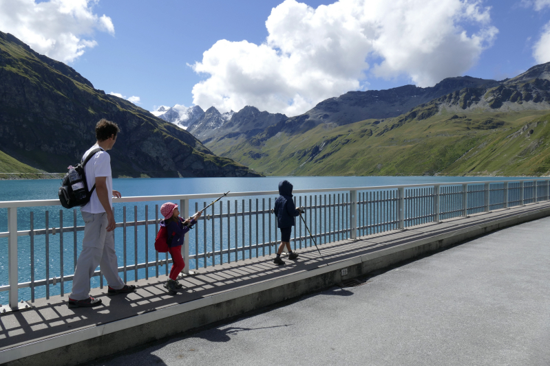 Glorious morning on Moiry dam (VS)